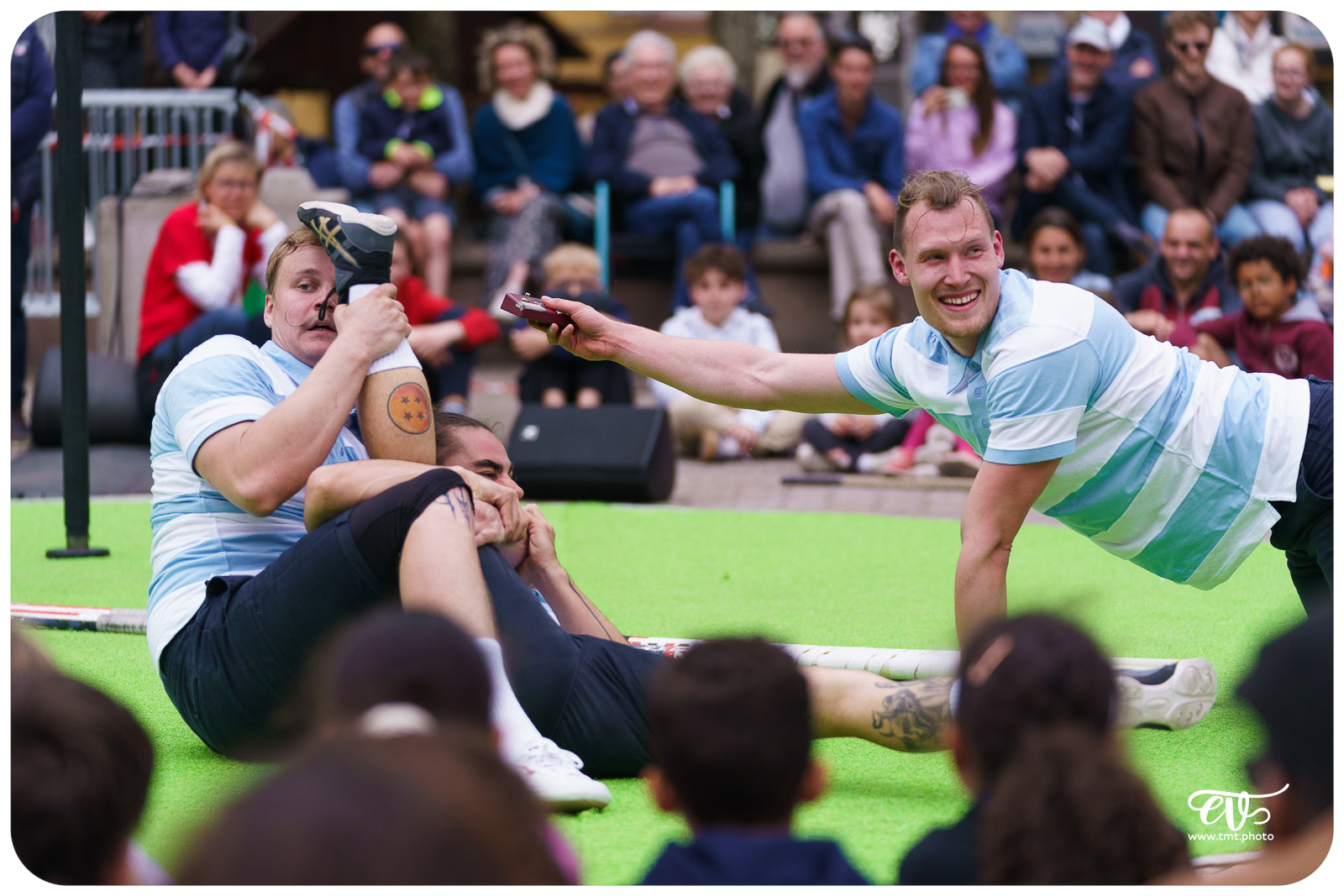 LEAGUE AND LEGEND (15FEET6)